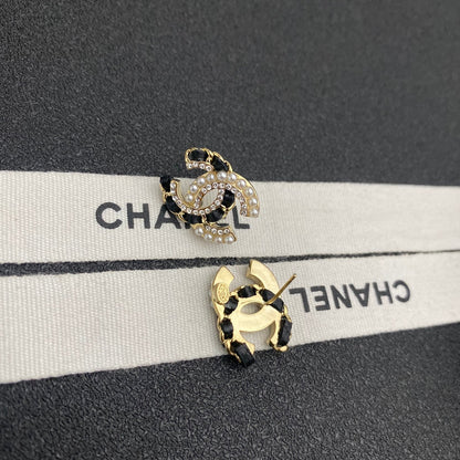 2025 Sparkling Diamond Pearl Leather Stud Earrings